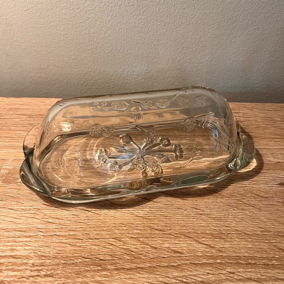 Anchor Hocking Other - Anchor Hocking Savannah butter dish